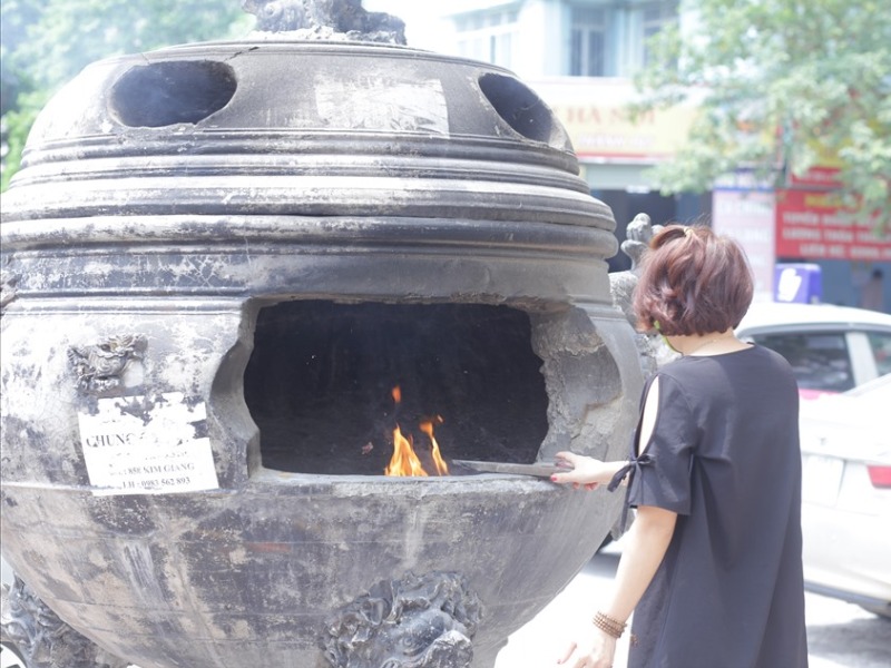 Đốt vàng mã một cách an toàn không làm phiền những người xung quanh